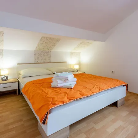 Ruhiges Mit Holzkohlegrill, Pool Mit Whirlpoolfunktion, Waschmaschine, Trockner Grižane