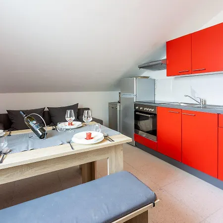 Ruhiges Mit Holzkohlegrill, Pool Mit Whirlpoolfunktion, Waschmaschine, Trockner * Grižane