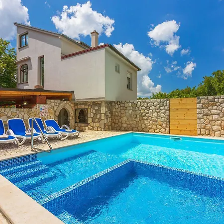 Ruhiges Mit Holzkohlegrill, Pool Mit Whirlpoolfunktion, Waschmaschine, Trockner Apartment