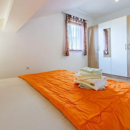 Ruhiges Mit Holzkohlegrill, Pool Mit Whirlpoolfunktion, Waschmaschine, Trockner Apartment Grižane