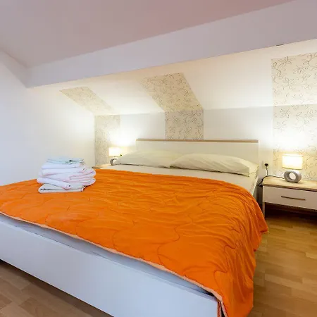 Apartment Ruhiges Mit Holzkohlegrill, Pool Mit Whirlpoolfunktion, Waschmaschine, Trockner