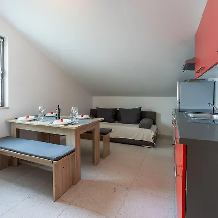 Ruhiges Mit Holzkohlegrill, Pool Mit Whirlpoolfunktion, Waschmaschine, Trockner Apartment Grižane