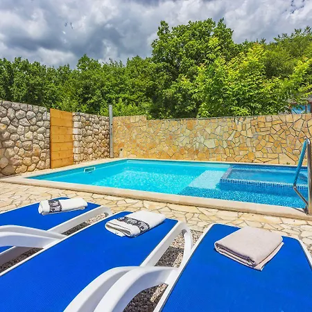 Ruhiges Mit Holzkohlegrill, Pool Mit Whirlpoolfunktion, Waschmaschine, Trockner * Grižane