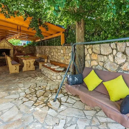 Apartment Ruhiges Mit Holzkohlegrill, Pool Mit Whirlpoolfunktion, Waschmaschine, Trockner *
