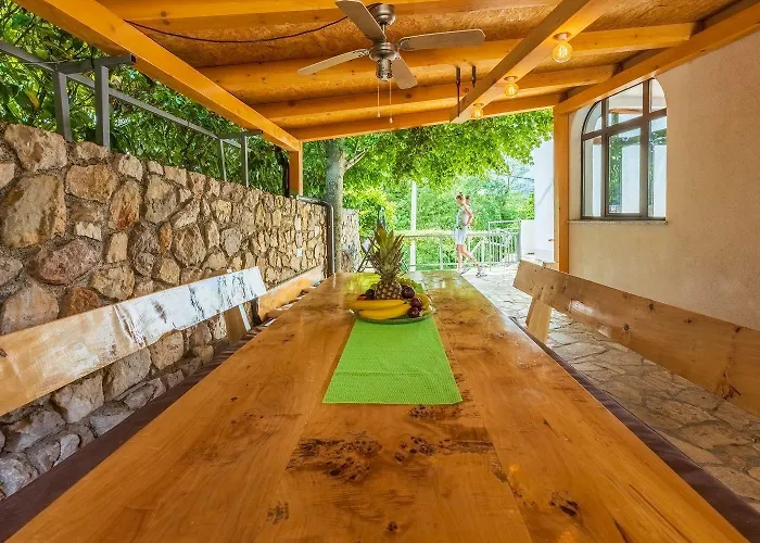 Ruhiges Mit Holzkohlegrill, Pool Mit Whirlpoolfunktion, Waschmaschine, Trockner Grižane