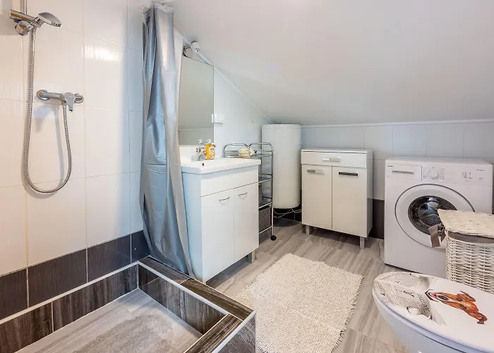 Apartamento Ruhiges Mit Holzkohlegrill, Pool Mit Whirlpoolfunktion, Waschmaschine, Trockner *