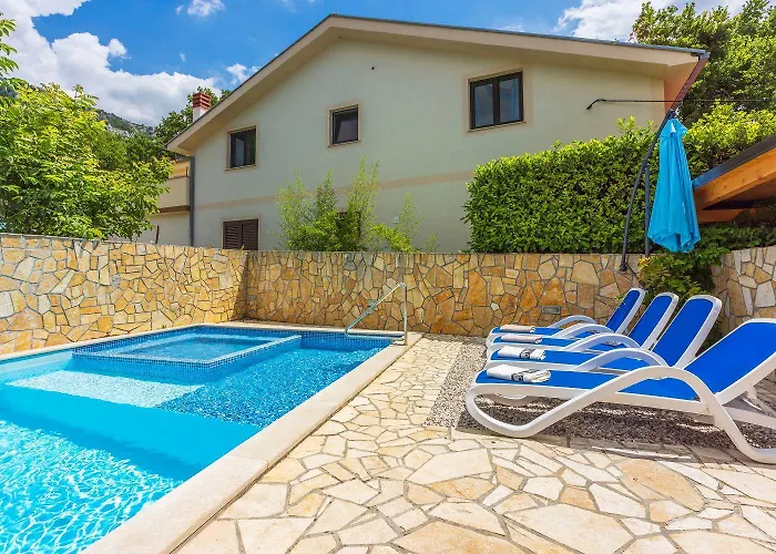 Apartamento Ruhiges Mit Holzkohlegrill, Pool Mit Whirlpoolfunktion, Waschmaschine, Trockner