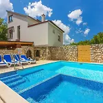 Ruhiges Mit Holzkohlegrill, Pool Mit Whirlpoolfunktion, Waschmaschine, Trockner Apartmán