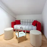 Ruhiges Mit Holzkohlegrill, Pool Mit Whirlpoolfunktion, Waschmaschine, Trockner Apartmán