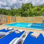 Ruhiges Mit Holzkohlegrill, Pool Mit Whirlpoolfunktion, Waschmaschine, Trockner * Grižane