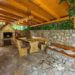 Apartmán Ruhiges Mit Holzkohlegrill, Pool Mit Whirlpoolfunktion, Waschmaschine, Trockner
