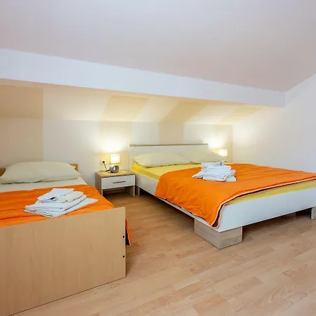 Ruhiges Mit Holzkohlegrill, Pool Mit Whirlpoolfunktion, Waschmaschine, Trockner Apartment