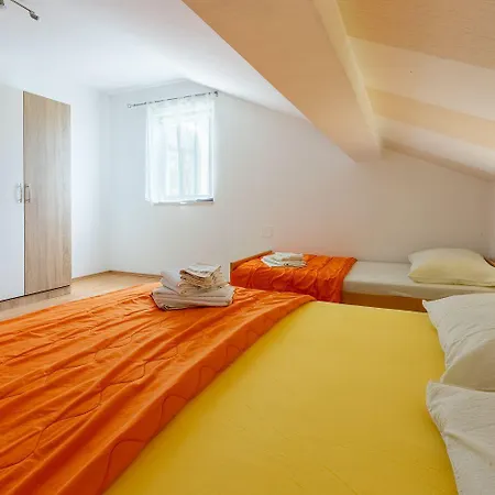 Ruhiges Mit Holzkohlegrill, Pool Mit Whirlpoolfunktion, Waschmaschine, Trockner Apartment *