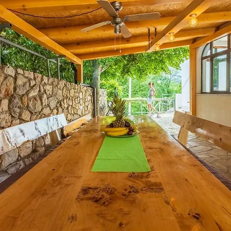 Ruhiges Mit Holzkohlegrill, Pool Mit Whirlpoolfunktion, Waschmaschine, Trockner Grižane