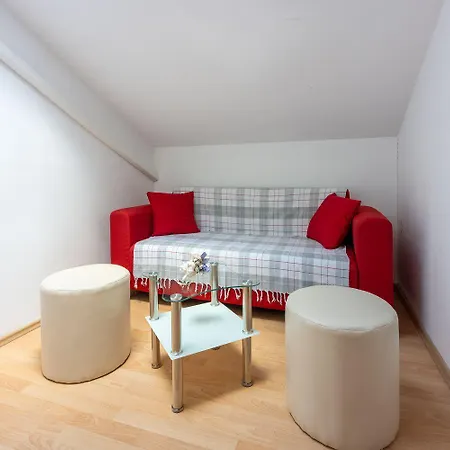 Ruhiges Mit Holzkohlegrill, Pool Mit Whirlpoolfunktion, Waschmaschine, Trockner Apartment