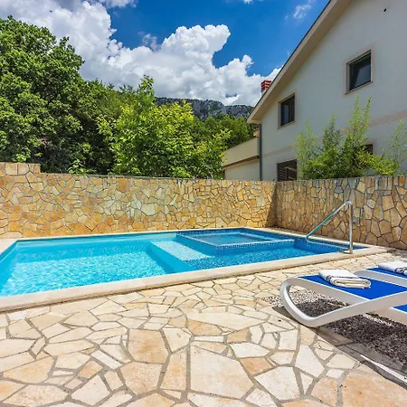 Ruhiges Mit Holzkohlegrill, Pool Mit Whirlpoolfunktion, Waschmaschine, Trockner * Grižane