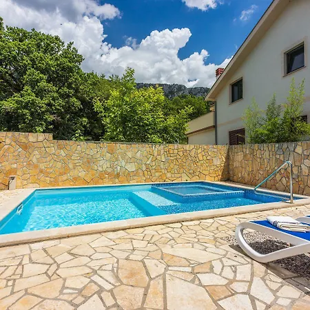 Ruhiges Mit Holzkohlegrill, Pool Mit Whirlpoolfunktion, Waschmaschine, Trockner Apartment