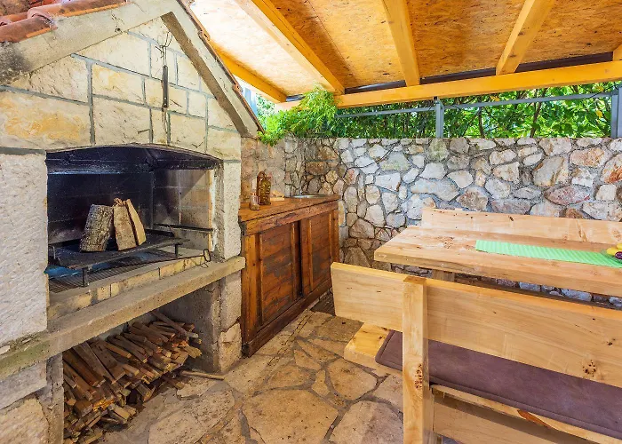 Ruhiges Mit Holzkohlegrill, Pool Mit Whirlpoolfunktion, Waschmaschine, Trockner