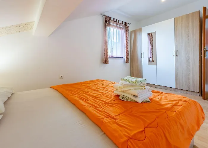 Ruhiges Mit Holzkohlegrill, Pool Mit Whirlpoolfunktion, Waschmaschine, Trockner דירה Grižane